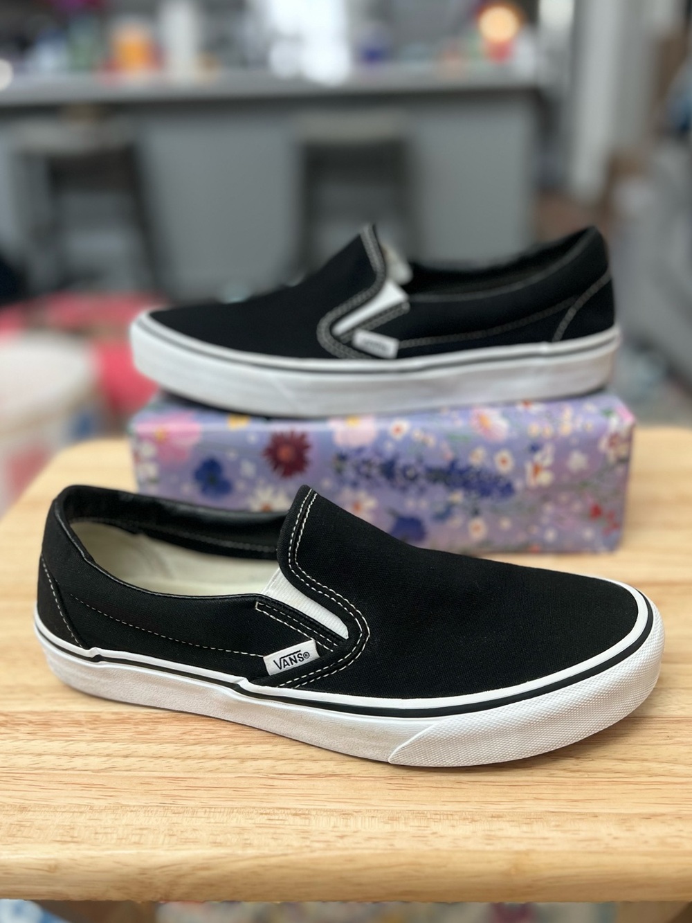 Vans Classic Black & White Slip-On Sneakers Women’s Size 10